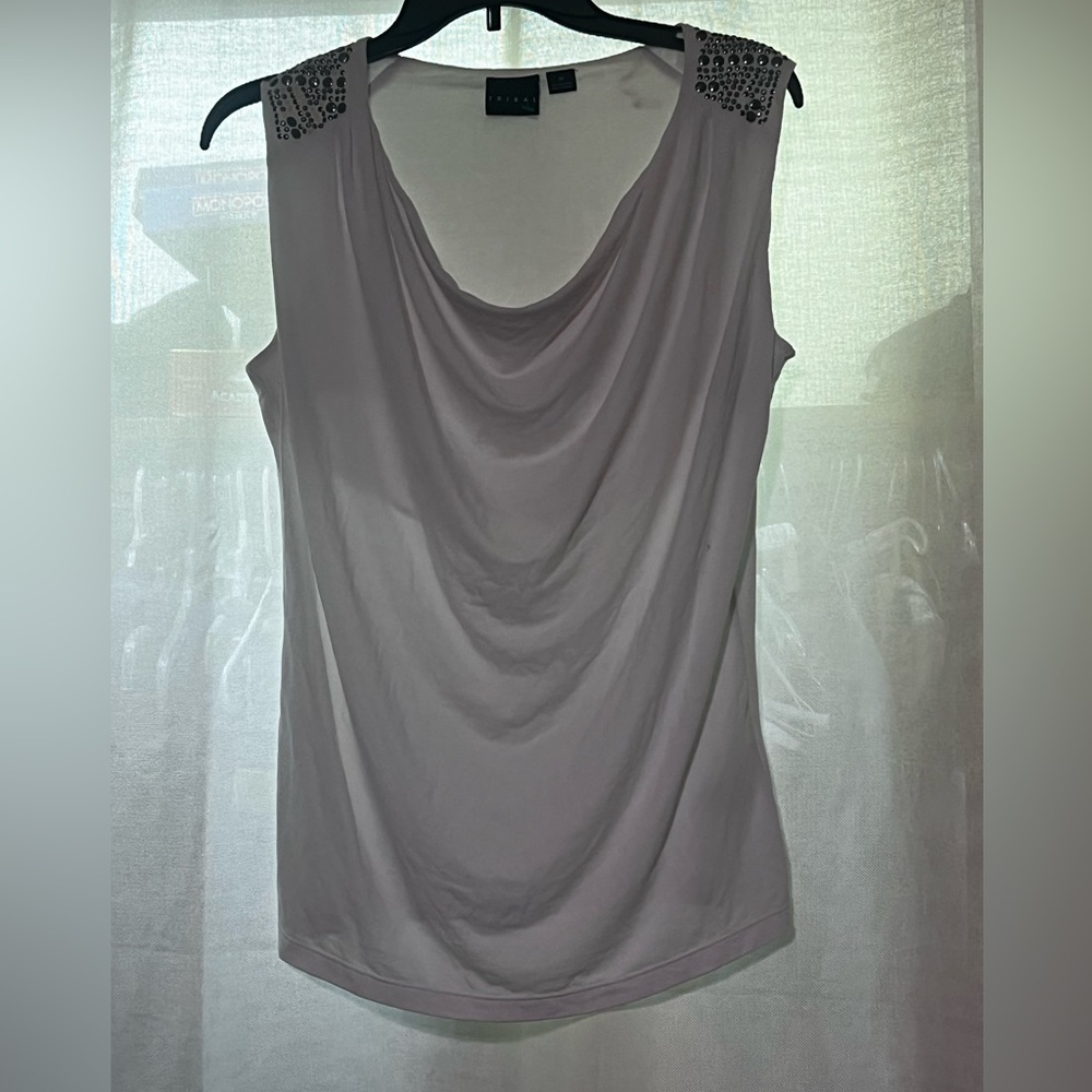 Classic white tank top with design on shoulders